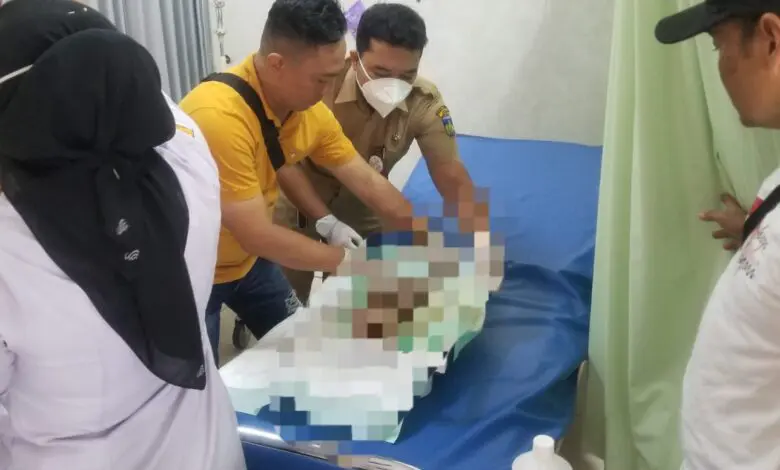 Bayi yang Dibuang di Sungai Gemiring Lor Meninggal Dibekap Bayi yang Dibuang di Sungai Gemiring Lor Meninggal Dibekap