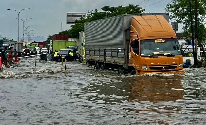 Banjir Meninggi Jalur Pantura Kaligawe Lumpuh Total Inilahjateng