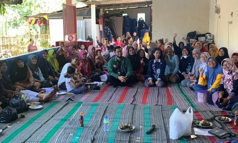 Tim PkM USM Beri Edukasi Pencegahan Jebakan Pinjol Ilegal Tim PkM USM Beri Edukasi Pencegahan Jebakan Pinjol Ilegal