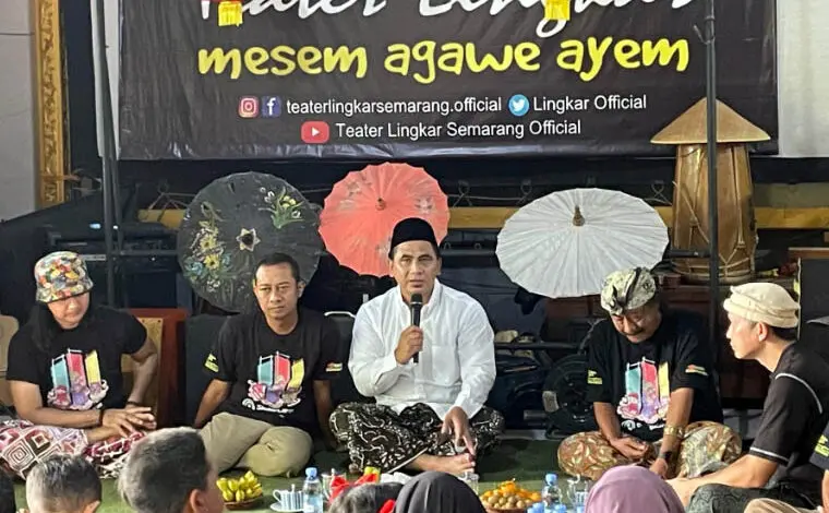 Gus Yasin memberikan kata sambutan