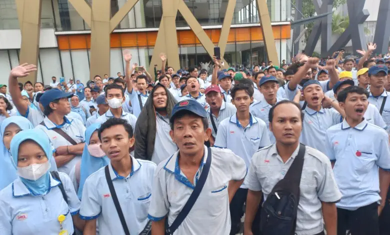 Jika Hak Tak Kunjung Cair, Ribuan Pekerja Akan Gerudug PT Sritex Jika Hak Tak Kunjung Cair, Ribuan Pekerja Akan Gerudug PT Sritex