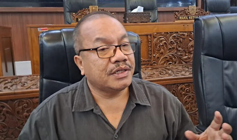 Dewan Minta Disdik Sesuikan Jam Kerja Guru Saat 6 Hari Sekolah Berjalan Dewan Minta Disdik Sesuikan Jam Kerja Guru Saat 6 Hari Sekolah Berjalan