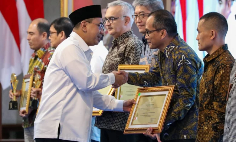 Taj Yasin Ajak Dunia Usaha Bersatu dalam Pengentasan Kemiskinan Taj Yasin Ajak Dunia Usaha Bersatu dalam Pengentasan Kemiskinan