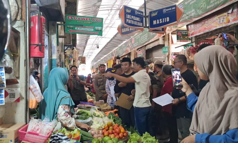 Bupati Sragen Didesak Tertibkan Pedagang di Lahan Okupasi Bupati Sragen Didesak Tertibkan Pedagang di Lahan Okupasi