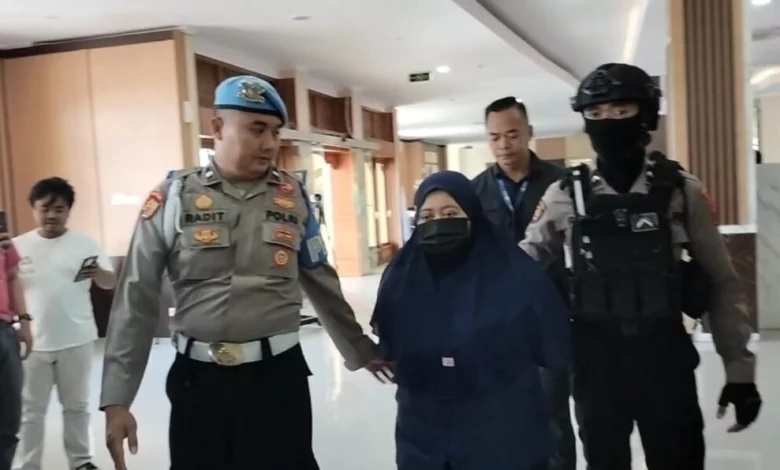 Demi Gaya Hidup, Wanita Muda Gelapkan 60 HP Demi Gaya Hidup, Wanita Muda Gelapkan 60 HP