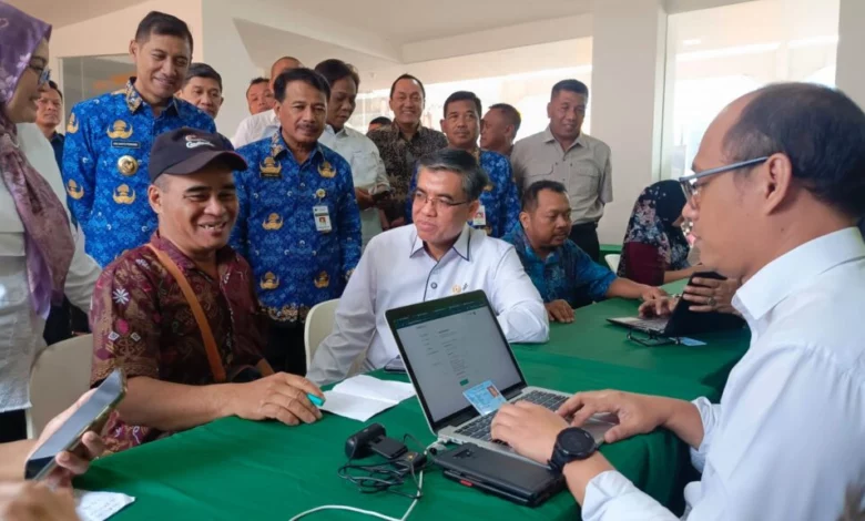 Mantan Pekerja PT Sritex Tandatangani Kontrak Kerja Mantan Pekerja PT Sritex Tandatangani Kontrak Kerja