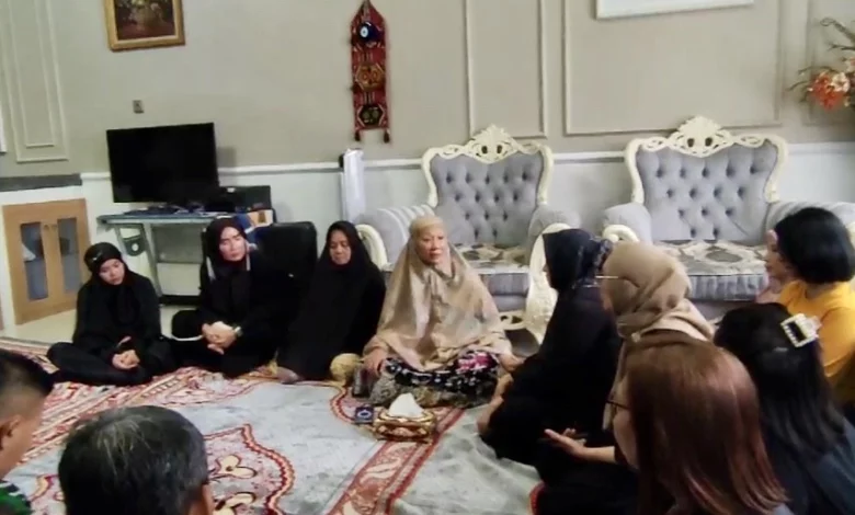 Satu Keluarga Warga Semarang Jadi Korban Kecelakaan Bus Umroh di Arab Saudi Satu Keluarga Warga Semarang Jadi Korban Kecelakaan Bus Umroh di Arab Saudi