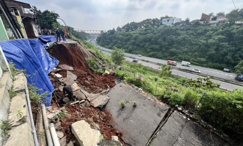 Tanah Tebing Tol Longsor di Candisari Tanah Tebing Tol Longsor di Candisari