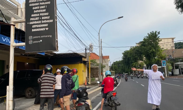 PS Store Jalan Veteran Berbagi Takjil Gratis PS Store Jalan Veteran Berbagi Takjil Gratis