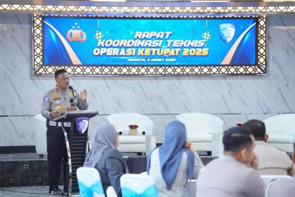 Polri Larang Kendaraan Sumbu Tiga di Tol dan Arteri Saat Operasi Ketupat 2025 Polri Larang Kendaraan Sumbu Tiga di Tol dan Arteri Saat Operasi Ketupat 2025