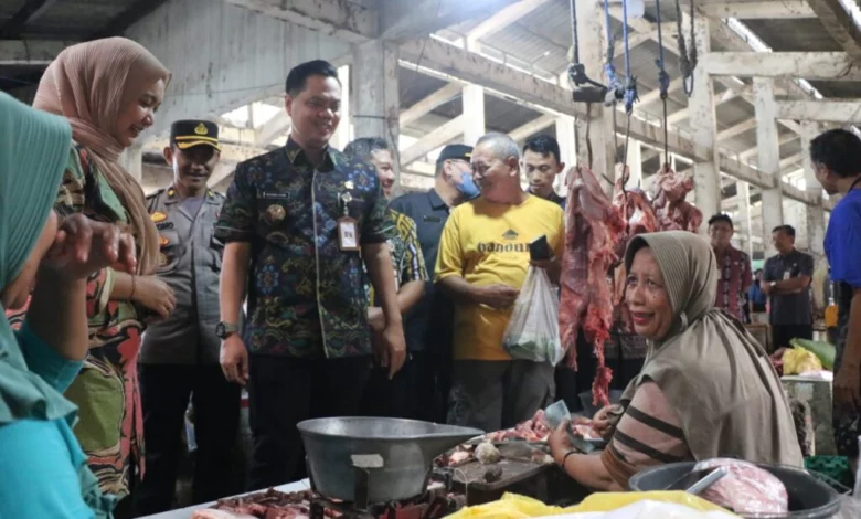 Bupati Jepara Pastikan Harga Bahan Pokok Stabil Bupati Jepara Pastikan Harga Bahan Pokok Stabil