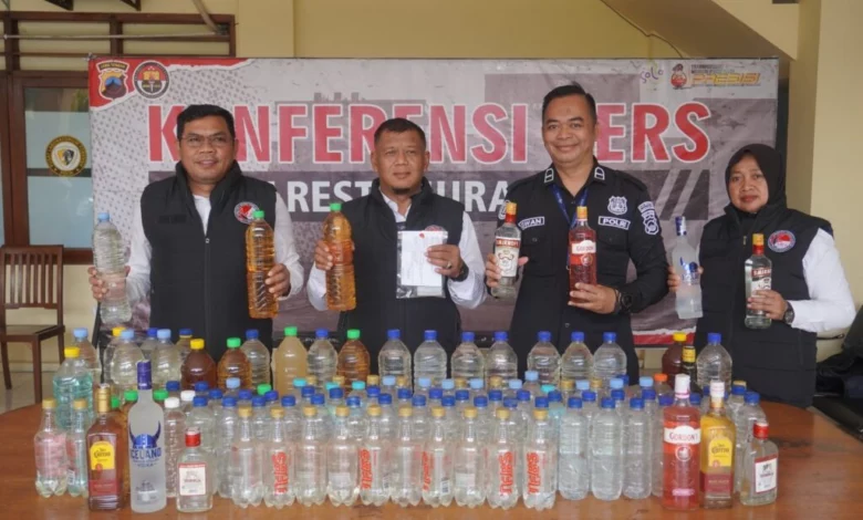 Puluhan Botol Miras dan Pengguna Ganja Diamankan Polresta Solo Puluhan Botol Miras dan Pengguna Ganja Diamankan Polresta Solo