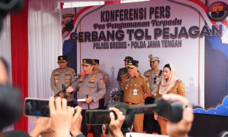 Kapolri dan Kakorlantas Tinjau Fasilitas Valet Ride di Brebes Kapolri dan Kakorlantas Tinjau Fasilitas Valet Ride di Brebes