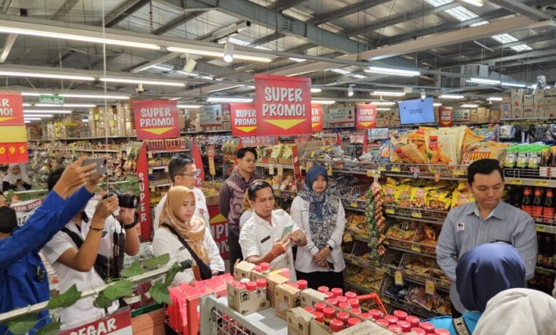 Tim JKPD Temukan Sejumlah Makanan Tanpa Izin Edar di Pasar Modern Tim JKPD Temukan Sejumlah Makanan Tanpa Izin Edar di Pasar Modern