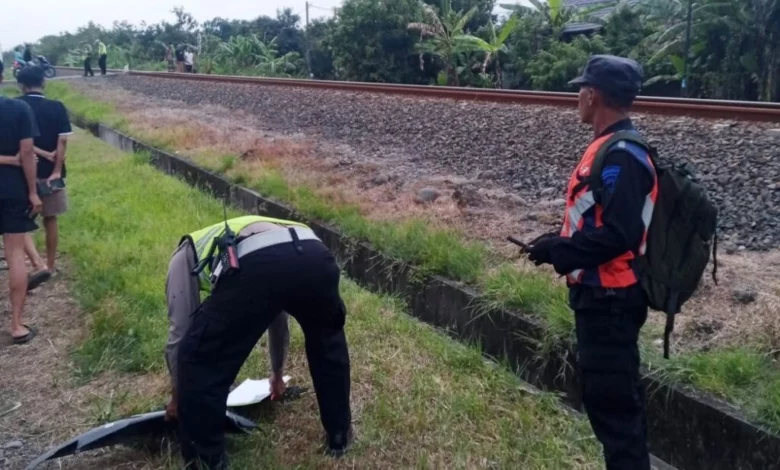 KA Airlangga Tertemper Sepeda Motor di Stasiun Kalibodri – Kaliwungu KA Airlangga Tertemper Sepeda Motor di Stasiun Kalibodri – Kaliwungu
