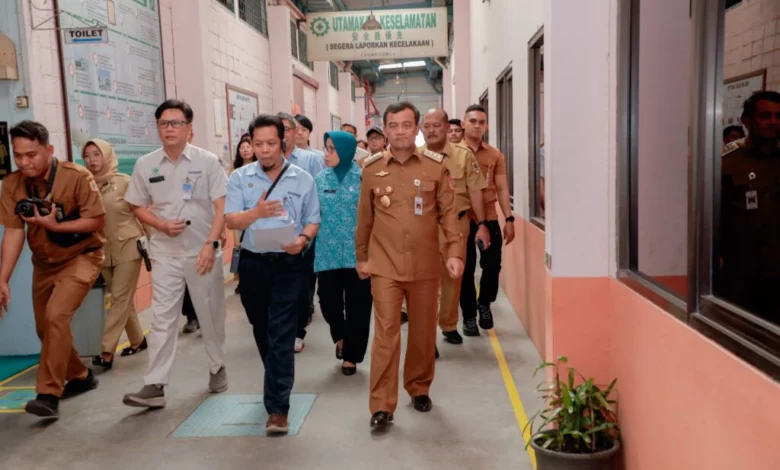 Cek Perusahaan, Gubernur Jateng Pastikan THR Karyawan Terbayar Cek Perusahaan, Gubernur Jateng Pastikan THR Karyawan Terbayar