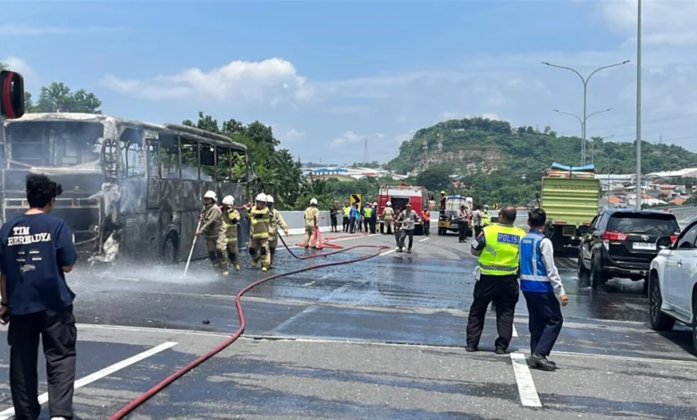 Ruas Jalan Tol Batang-Semarang Kembali Normal Ruas Jalan Tol Batang-Semarang Kembali Normal