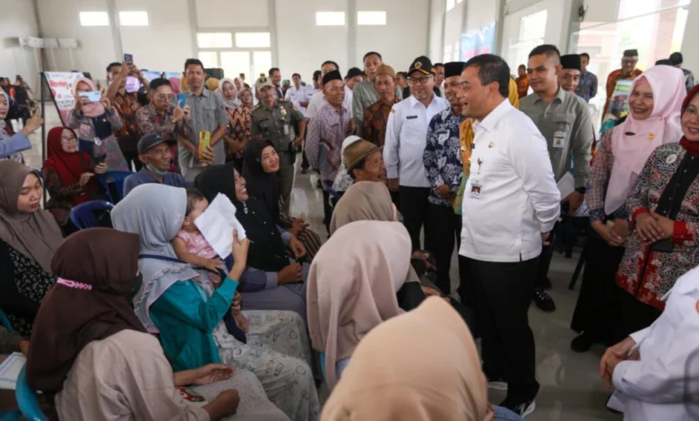 Gubernur Jateng Salurkan Bantuan Sosial dan Layanan Kesehatan untuk Warga Kudus Gubernur Jateng Salurkan Bantuan Sosial dan Layanan Kesehatan untuk Warga Kudus