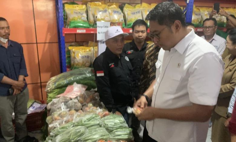 Pastikan Harga Stabil, Wamentan Tinjau Operasi Pasar Murah di Semarang Pastikan Harga Stabil, Wamentan Tinjau Operasi Pasar Murah di Semarang