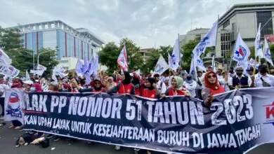 Tuntut Upah Layak, KSPN Jateng Lakukan Aksi Unjuk Rasa di Depan Kantor Gubernur