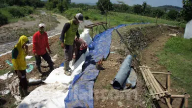 FOTO: Pembuatan Tanggul di Perumahan Dinar Indah Semarang