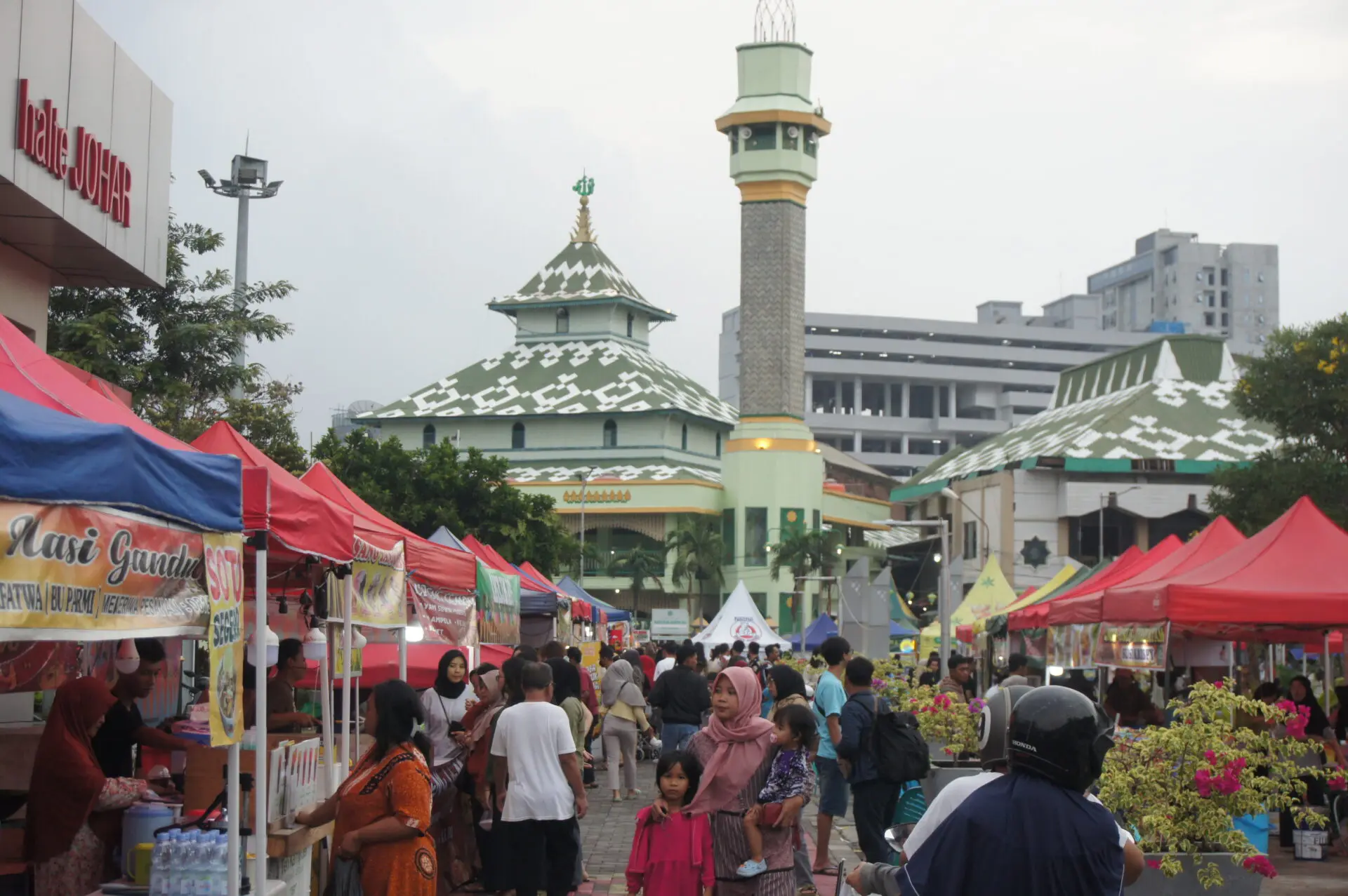 Takjil gratis Masjid Kauman Semarang