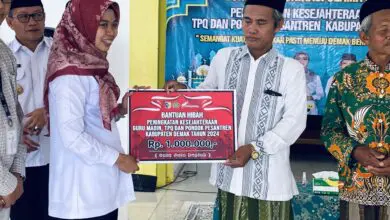 Ratusan Guru Madin di Sayung Terima Bisaroh