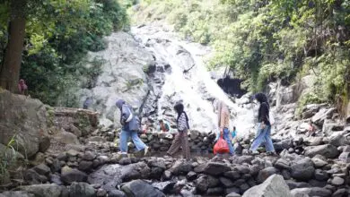 Serunya Bermain Air di Wisata Air Terjun Wadung Batealit Jepara 