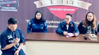Saling Pandang, Pria di Semarang Tabrakan Motor