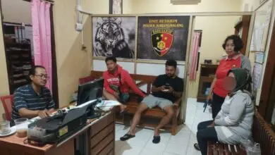 Dua Emak-emak Pencuri Motor Digelandang Polisi