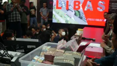 FOTO: Penangkapan Tersangka Rumah Judi dengan Omzet Miliaran Rupiah