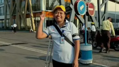 Ribuan Karyawan PT Sritex Kenakan Pita Hitam di Lengan