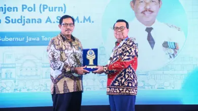 Nana Sudjana Minta Alumni UII Berkontribusi Membangun Jateng