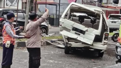 Minibus Rombongan Anak TK Ditabrak Truk di Turunan Silayur