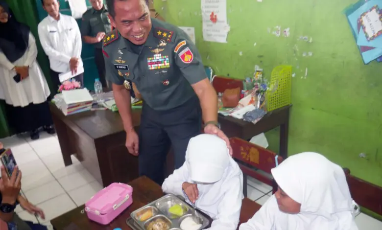 FOTO: Pangdam IV/Diponegoro Datangi Dapur Makan Bergizi Gratis
