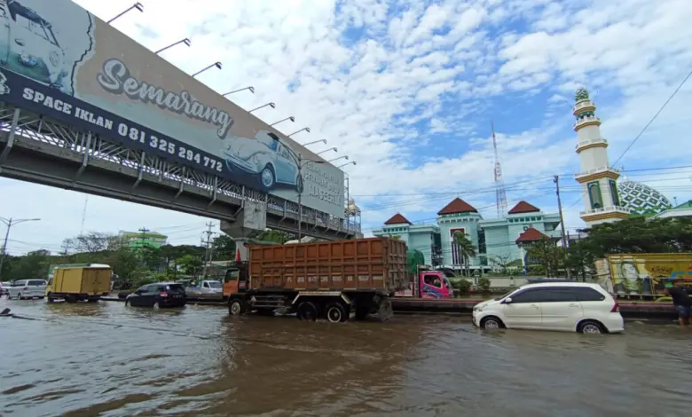 FOTO: Banjir di Kawasan Kaligawe Semarang