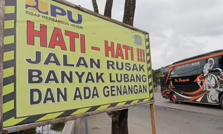 FOTO: Rusaknya Jalan Jalur Pantura Kaligawe Semarang