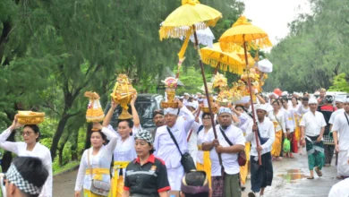 FOTO: Ritual Melasti di Pantai Marina Semarang