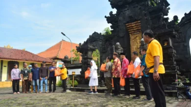 FOTO: Pura Agung Giri Natha Semarang Gelar Bakti Sosial