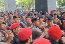 Hadiri Sidang, Pendukung Hasto Bentrok dengan Polisi